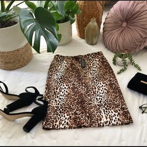 White House | Black Market -Leopard Print Skirt 🐆